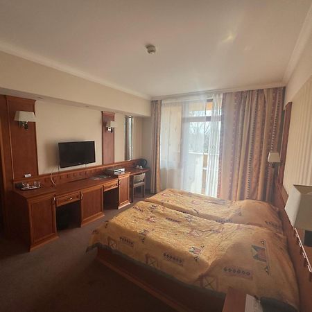 Csipke Hotel Кишкунхалаш Экстерьер фото