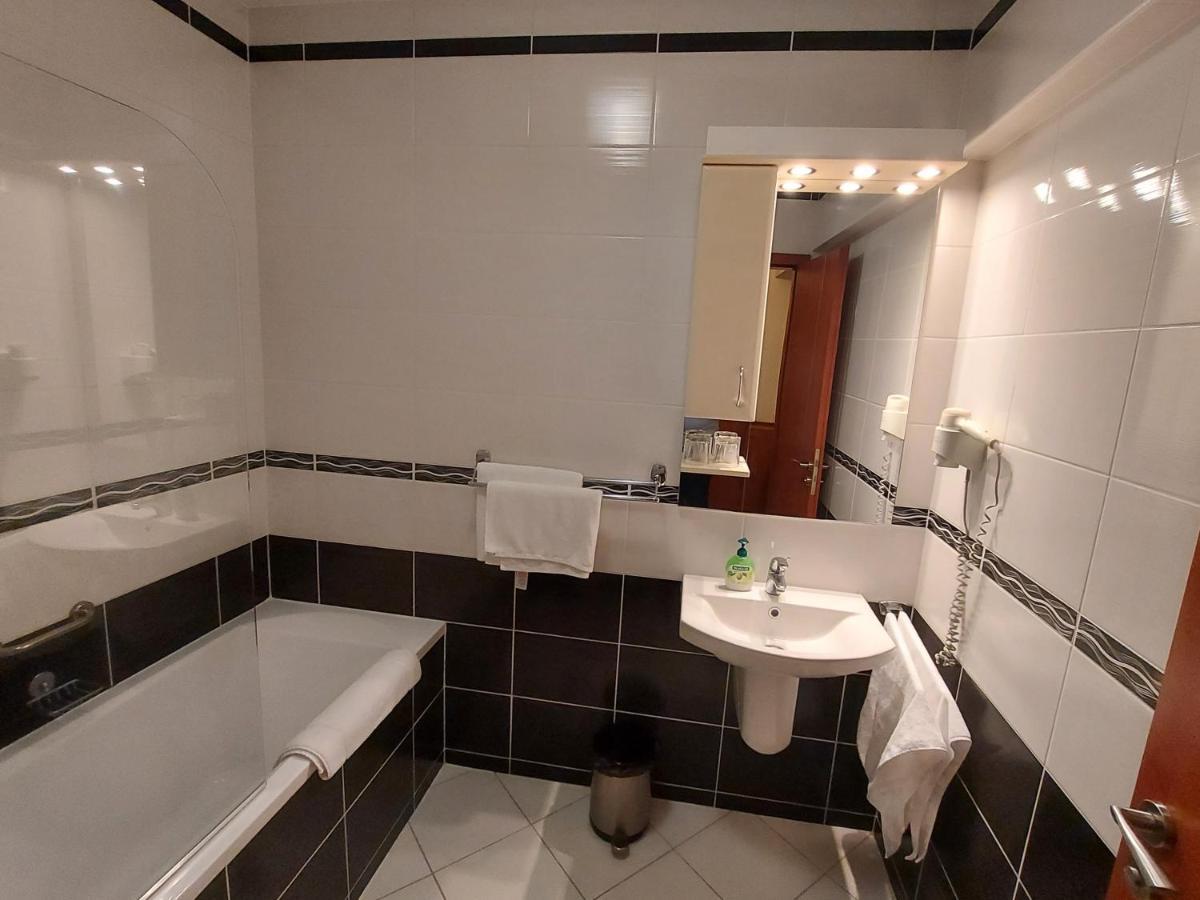 Csipke Hotel Кишкунхалаш Экстерьер фото
