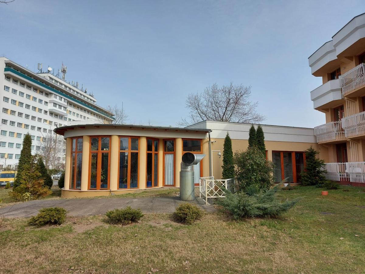Csipke Hotel Кишкунхалаш Экстерьер фото
