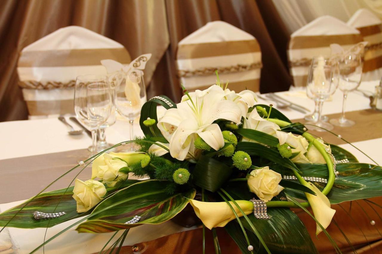 Csipke Hotel Кишкунхалаш Экстерьер фото