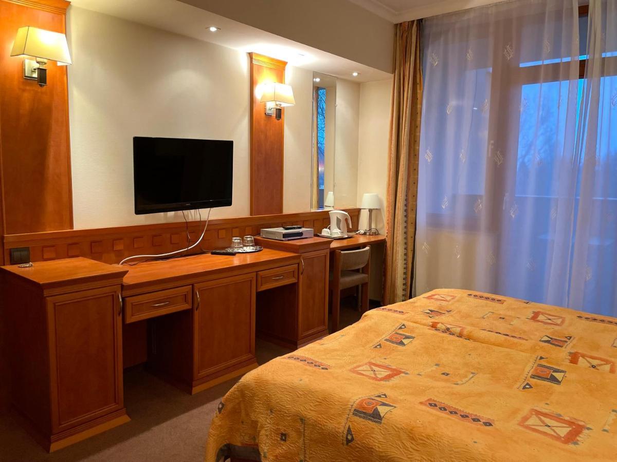 Csipke Hotel Кишкунхалаш Экстерьер фото