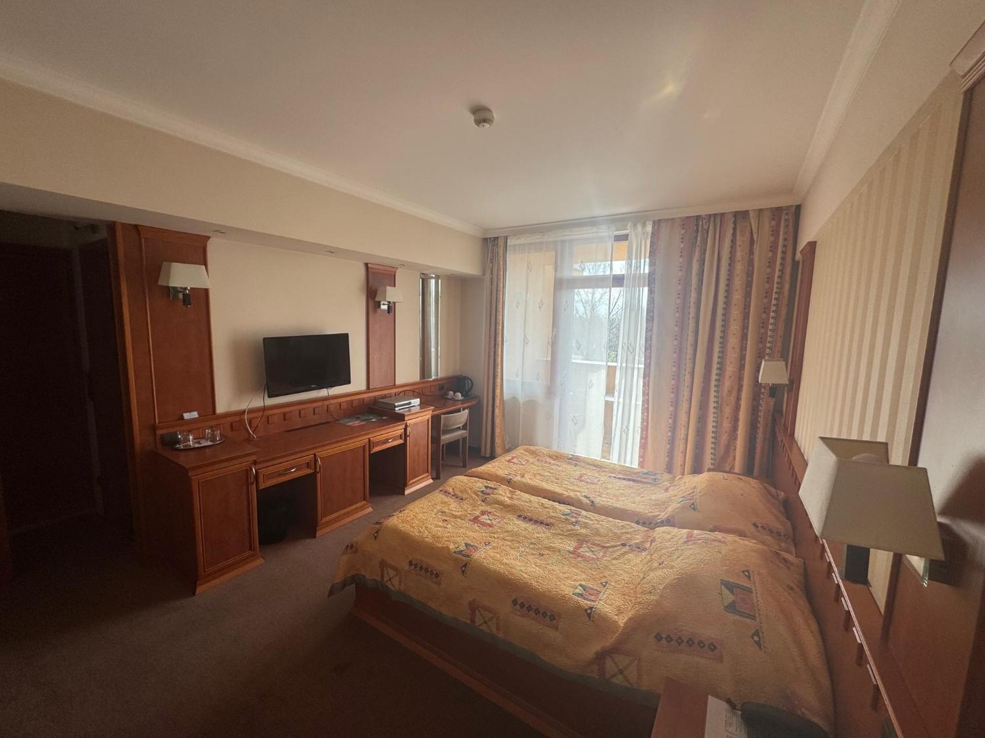 Csipke Hotel Кишкунхалаш Экстерьер фото